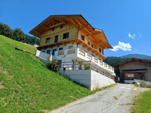 Weerberg House | Top-Rated Ferienwohnung Gipfelblick with Oceanfront Views