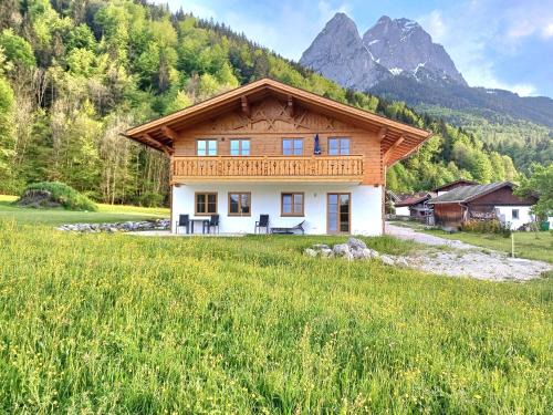Hammersbach Apartment | Family-Friendly Ferienwohnung Gletschernelke with Great Reviews