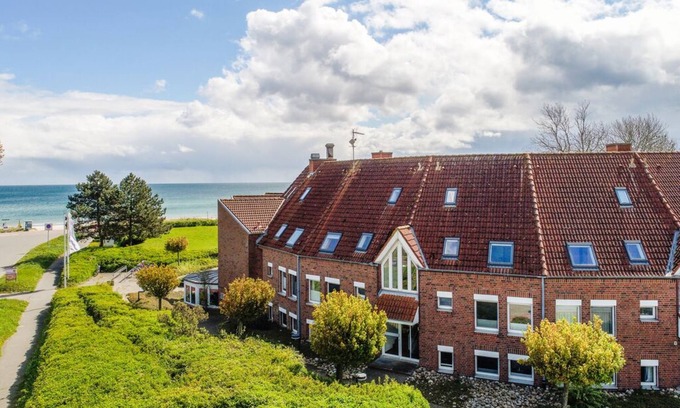 Kronsgaard Apartment | Oceanfront Escape at Ferienwohnung Godewind Ausguck