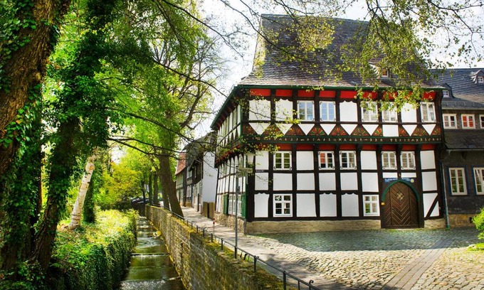 Goslar Old Town Apartment | Exceptional Ferienwohnung Goslar Runenhaus - Child Friendly Stay