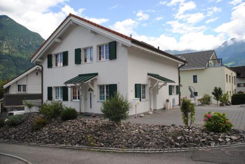 Seedorf Apartment | Guest Rated 9.2: Family-Friendly Ferienwohnung Grütter