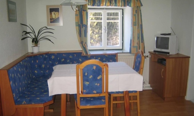 Zeutschach Apartment | Family-Friendly Ferienwohnung Grasslupp with Breakfast & Kitchen