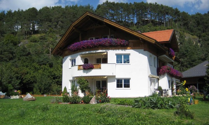 Arzl im Piztal Apartment | Family-Friendly Retreat at Ferienwohnung Gundolf Christine