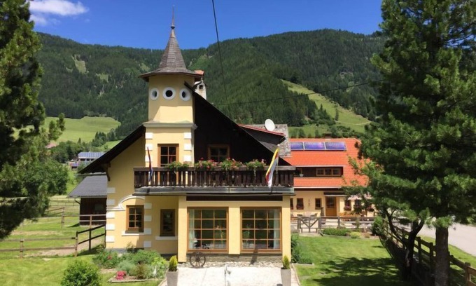Gnesau Apartment | Tranquil Gurkhof 2 - Scenic Lake View & Family-Friendly Amenities