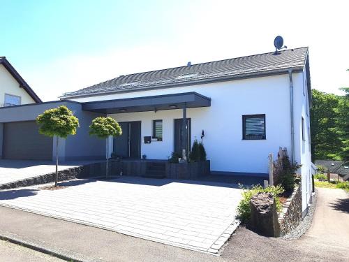 Bleialf Apartment | Exceptional Ferienwohnung Gute Zeit - Family-Friendly Stay