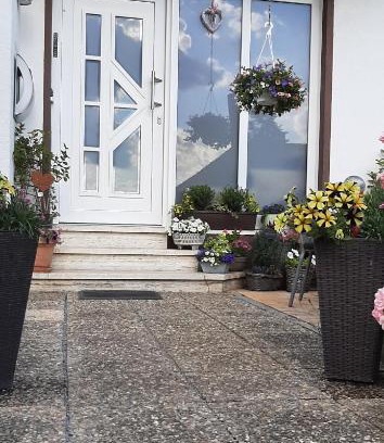 Andernach Apartment | Family-Friendly Ferienwohnung Gutowski with Top Guest Ratings