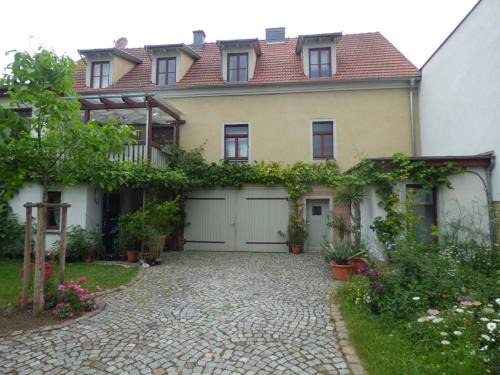 Naumburg Apartment | Family-Friendly Holiday Apartment Högel in Großjena