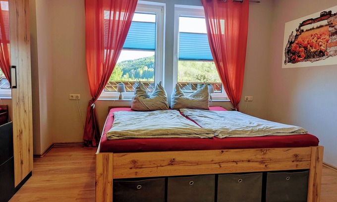 Bad Schlema Apartment | Top-Rated Ferienwohnung Harnisch: Pet & Child Friendly Stay