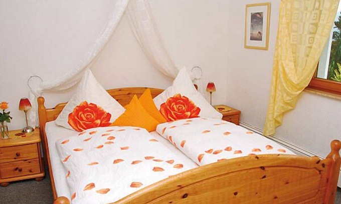 Oberharmersbach Apartment | Cozy Ferienwohnung Himmelreich with Kitchen & Spa Amenities