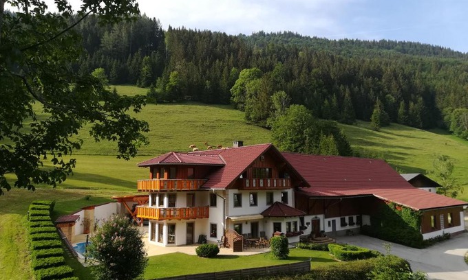 Lunz am See Apartment | Oceanfront Ferienwohnung Hackstock - Rated 9.6/10 by Guests