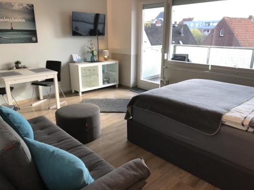 Heppens House | Highly Rated Ferienwohnung Hallix in Wilhelmshaven Awaits