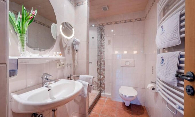 Hoslwang Apartment | Cozy "Hartsee" Apartment with Kitchen & Breakfast Included