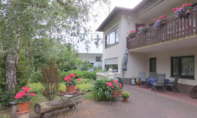 Trassem Apartment | Oceanfront Retreat at Ferienwohnung Haus Sonnenschein