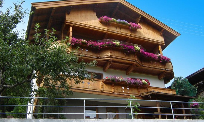 Wildschoenau Apartment | Family-Friendly Ferienwohnung Heachmoos with Kitchen Amenities