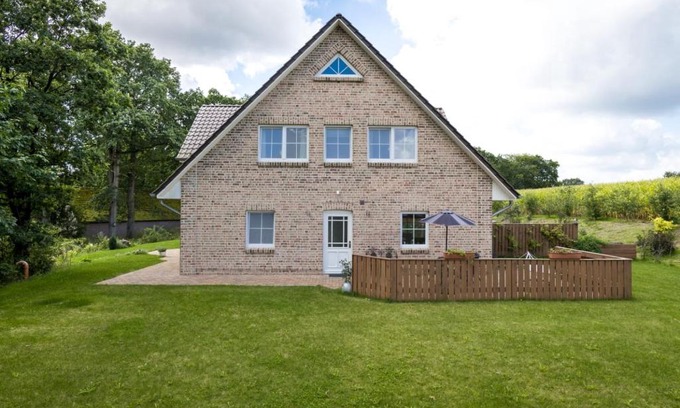 Oberhaverbeck House | Exceptional Ferienwohnung Heide View with Oceanfront Pool
