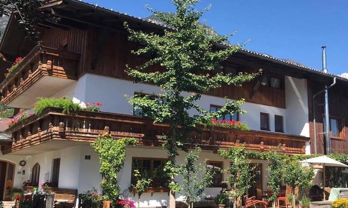 Thaur Apartment | Family-Friendly Stay at Ferienwohnung Heideggerhof - Rated 9.1