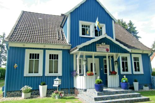 Eschede Apartment | Oceanfront Family Retreat at Ferienwohnung Heideschwedin
