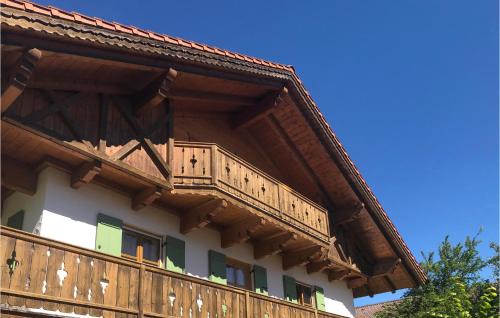 Aufhofen Apartment | Delightful Ferienwohnung Heidi - Child-Friendly Retreat