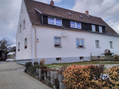 Selb Apartment | Cozy Ferienwohnung Heidi - Ideal for Families & Rated 8.4/10