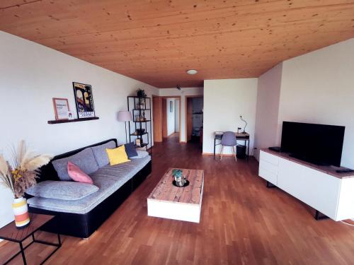 Weilheim Apartment | Scenic Alpenblick Retreat: Pet & Child Friendly Stay