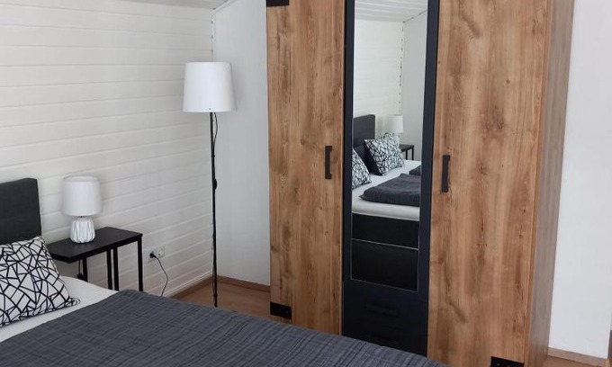 Schoden Apartment | Oceanfront Getaway: Ferienwohnung Heinzelfrauchen Awaits