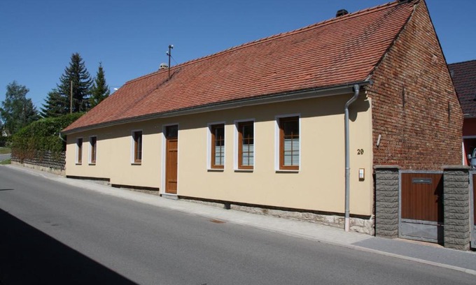 Marlishausen Apartment | Cozy Ferienwohnung Helbing with Pool & Pet-Friendly Amenities