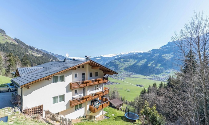 Schwendau Apartment | Ferienwohnung Helena: Cozy Retreat Near Ski Resorts with Views