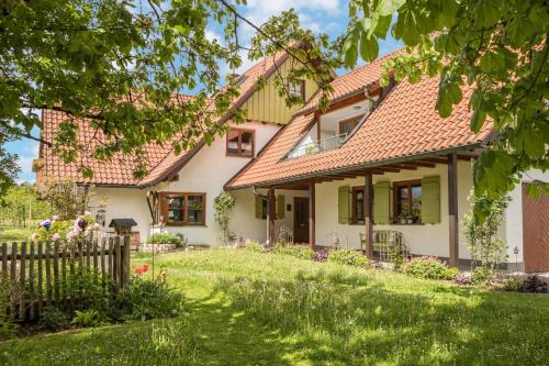 Rothkreuz Apartment | Family-Friendly Getaway at Ferienwohnung Henne