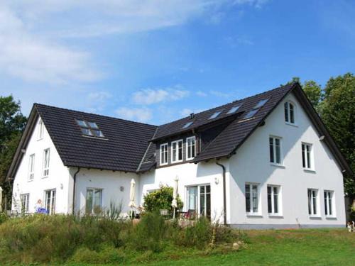 Kloster Apartment | Discover Ferienwohnung Hiddensee Hitthim: 4-Star Family Retreat