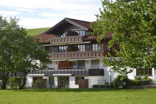 Kalzhofen Apartment | Welcoming Ferienwohnung Himmel: Child-Friendly Getaway