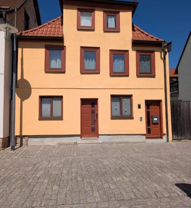 Hildburghausen Apartment | Exceptional Stay at Ferienwohnung Hinter der Mauer - Child Friendly