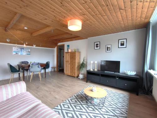 Ellingstedt Apartment | Comfortable Retreat at Ferienwohnung Hinz - Child Friendly