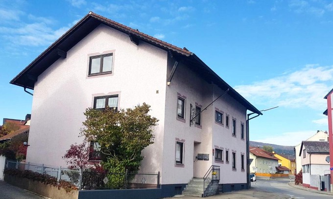 Furth im Wald Apartment | Cozy Ferienwohnung Hoamatgfühl: Pet & Child Friendly Retreat