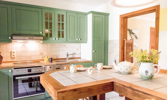 Wesenberg Apartment | Oceanfront Ferienwohnung Hof Below with Family-Friendly Amenities