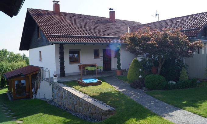 Garham Apartment | Family-Friendly Retreat at Ferienwohnung Hofbauer - Rated 9.8