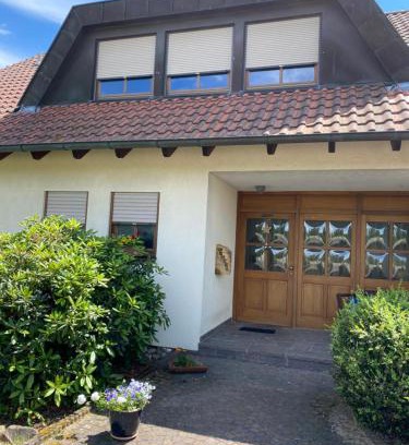 Grossenbrach Apartment | Idyllic Family Retreat: Child-Friendly Ferienwohnung Idylle