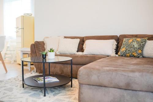 Ortsmitte Apartment | Im alten Feld: Family-Friendly Retreat with Hot Tub