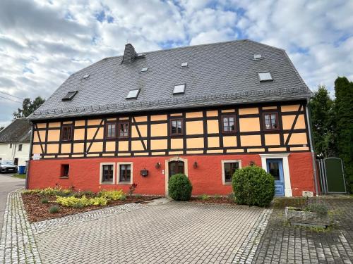 Großhartmannsdorf Apartment | Cozy Erzgebirge Apartment: Pet and Child Friendly Stay