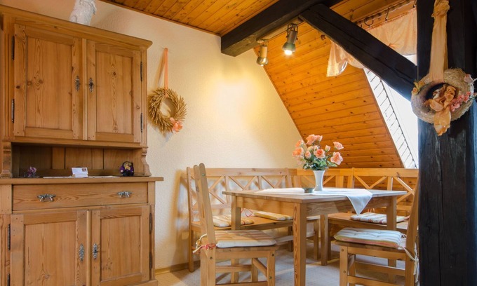 Mistelgau Apartment | Relaxing Terrace Retreat: Ferienwohnung Hertel Awaits You