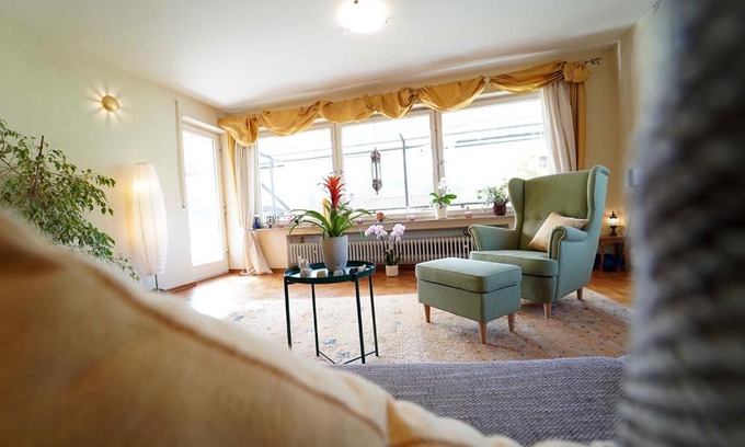 Bad Urach Apartment | Pet-Friendly Ferienwohnung im Haus Lotus with Garden Oasis