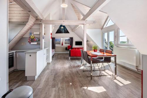 Gaienhofen Apartment | Artistic Retreat at Ferienwohnung im Künstlerhaus