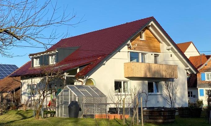 Achberg Apartment | Delightful Ferienwohnung im Obstgarten for Family Getaways