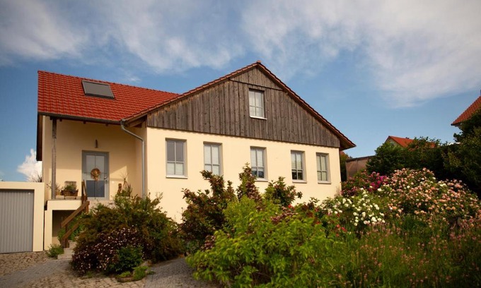 Wiesenbronn Apartment | Pet-Friendly Ferienwohnung Im Schiller with Great Reviews