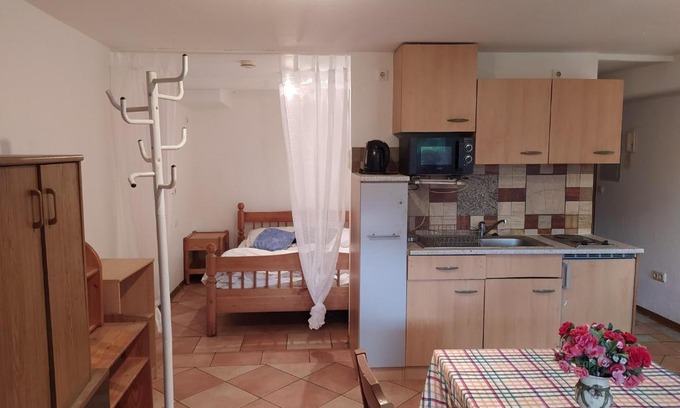 Gerolzhofen Apartment | Cozy Getaway in Gerolzhofen with Pet-Friendly Amenities