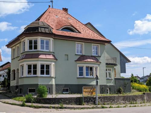 Neukirch Apartment | Elegant Villa Retreat with Restaurant & Family-Friendly Atmosphere