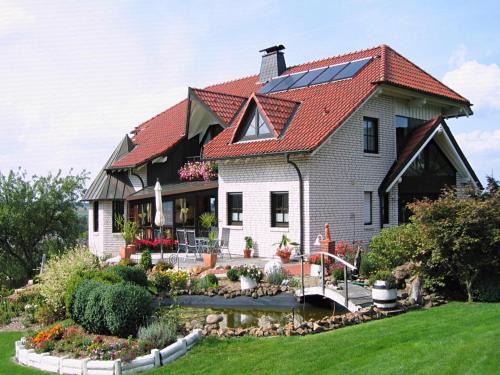 Madfeld Apartment | Cozy Garden View Apartment with Terrace in Sauerland