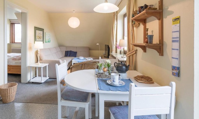 Borgsum Apartment | Charming Ferienwohnung in Borgsum: Pet and Child Friendly