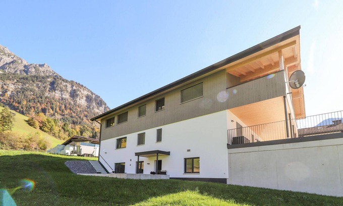 Ausserbraz Apartment | Cozy 1 Bedroom Retreat in Braz with Spa and Kitchen