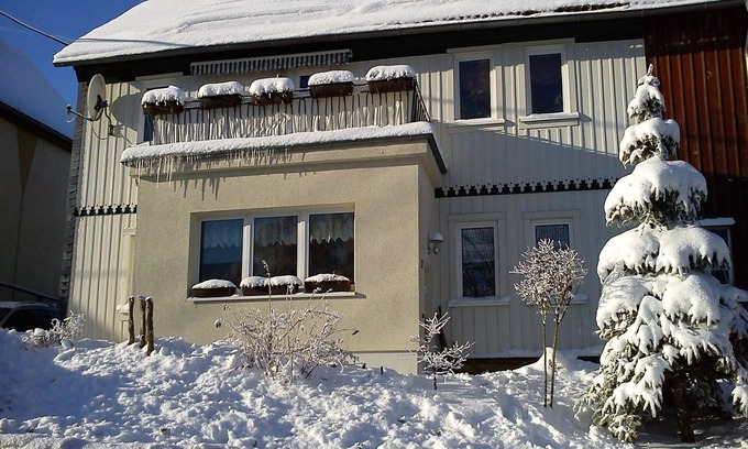 Huttenrode Apartment | Cozy Apartment Steps from Braunlage Ski Resort with Breakfast