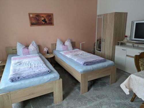 Coswig House | Cozy Guest Room in Coswig Anhalt with Hot Tub & Breakfast